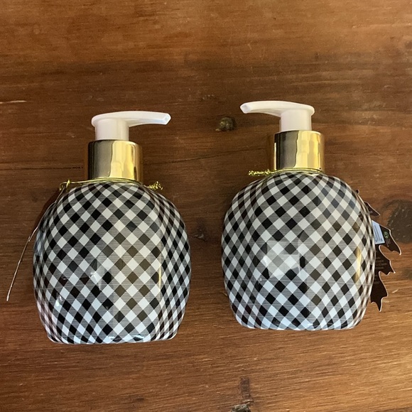 NWT 2- Maison De Base- Buffalo Check Pumpkin Sandalwood & OUD Scented Hand Soaps - Picture 9 of 17